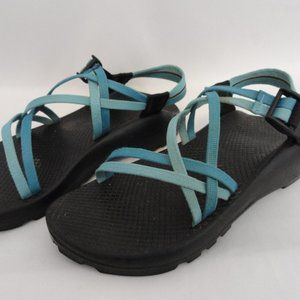 Womens Chaco hiking sandals, size 8. (A24)